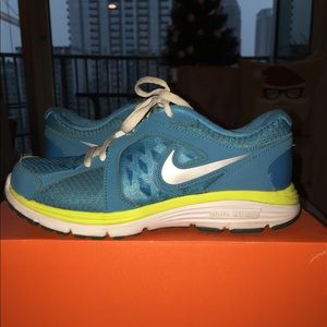 Nike Youth Dual Fusion 4 (4Y)